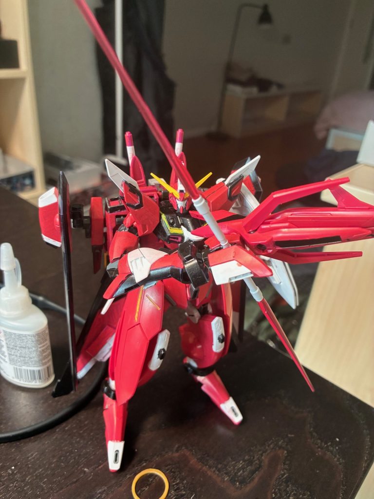 支援機の首部分はエルデンリングのあるボスみたいに本体の腕に装備できる。設定上先端は遠距離射撃にも使える。