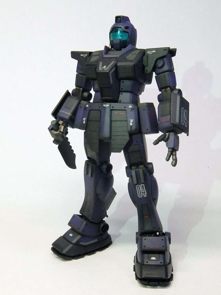 ジムって量産型なだけあって、さっぱりした所が味になってて、運用から考えた改良の方向性もきまってきますよね・・・最初のジムスナイパーは、なるほどそれもありやな!って感じやったけど、最近のジムスナイパーやスパルタン・ジムコマンドなんかは、カッコエエねんけど、量産型に何求めてるの?もしくは、量産型ガンダムでええやん!って感じ。今回ジム作るんには「量産型やから、こんな使われ方もした」にこだわりたいなぁ・・・↓で、考えました。量産=いっぱいある。→性能なんて度外視!安くしてもっといっぱい作って、物量作戦や!→壊れてもかまへん。早く敵の中央までたどりついて1機でも多くやっつけてこい!で、「特攻型ジム」これはあかん・・・人道的にあかん・・・リモート操作や!ってしても世界観的に問題や。しかも、それやったらボールでええやんってなるし・・・