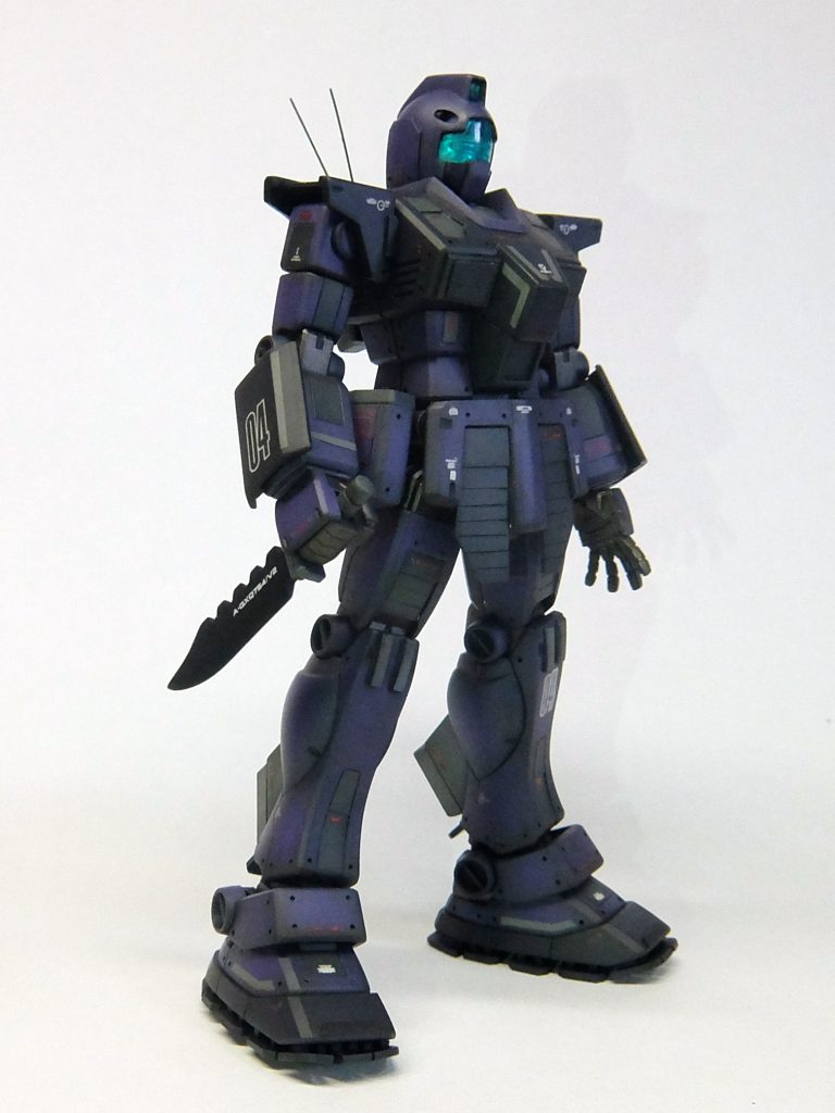 じゃあ、次の案!さっぱりしたデザイン→軽さが命。→軽いって事は静かで速いんかな。→忍者みたいな隠密行動できたらええな。→なら、もっと軽く。装甲は最小限に。薄く。足音をたてない機能を。ん!これでいってみよ!