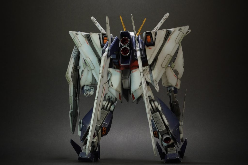 マーカー以外、綿棒・メラミンスポンジ・キッチンスポンジ・平筆を組み合わせて使用しています。