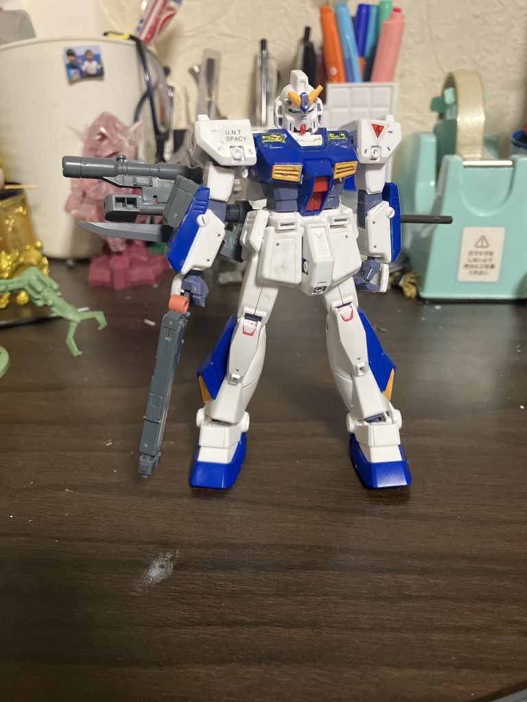 遠距離形態です、腰に着けてるスナイパーライフル兼メイスモドキで相手を仕留めます