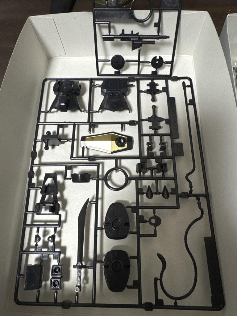 作品名：お台場のガンダムベースで買われた　エコプラドムの手足顔ダブルの方　募集中ー<p>よし！半年前に買ったエコプラ　ドムを組み立てるぞ！ まずはシールドに色塗って　乾く間に、、乾く、、間に、、次を、、、次をおおおお？？？ なんという事でしょう。 胴体Aと武器Cのパーツが2個しかない。 つまり胴体とシールド [&hellip;]</p>
