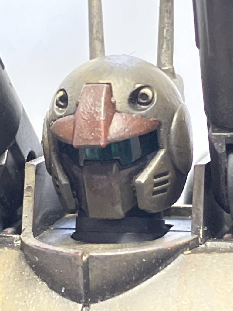 ガンキャノンを初めてマジマジと観察しました。もっと骨太のイメージでしたが、意外とシュッとして、イケメン顔(gundam-kao3)