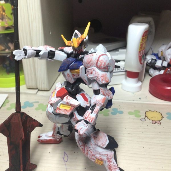 ガンダムバルバトスをポージングしました！