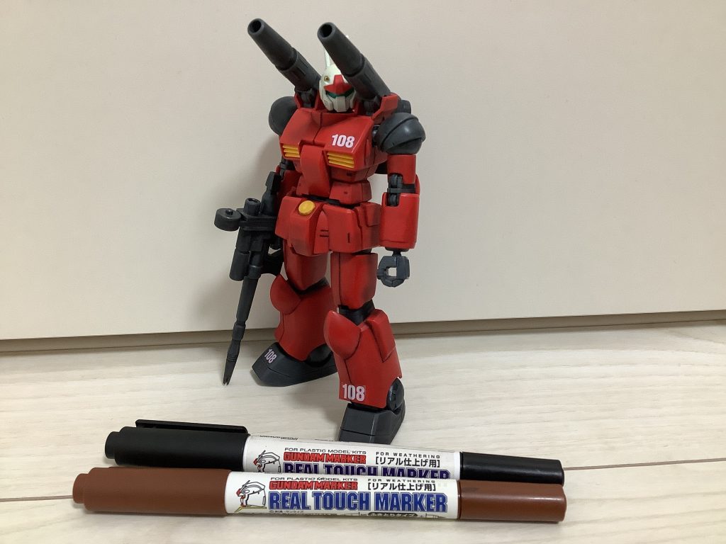 行ったのはヤスリかけとスミ入れ兼ウェザリングウェザリングに使ったのはガンダムリアルタッチマーカーのグレー3とブラウン1他に特殊なことはしていません