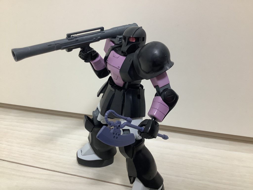 組むのは初めてのザク1まぁ昔のキットなので合わせ目含め、いいキットだなと思いました