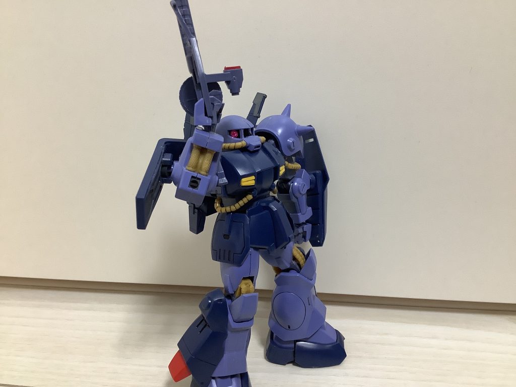 サムネと似たようなポーズですが、このポーズが一番かっこいいと思います！　こう言う感じの武器の持ち方　いいよね〜