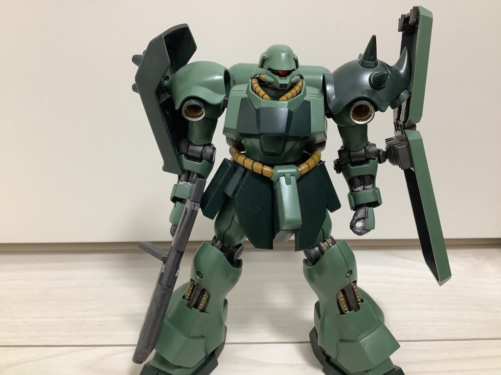 逆シャアのジオンの量産機といえばコレ!まさに敵役っぽい見た目をしてる量産機とは思えないかっこよさです!(zaku-kao2)
