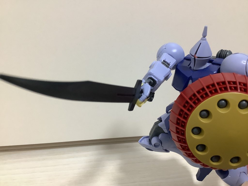 ギャンが得意な突き攻撃!、、、意外とヒート・ソード似合うな(zaku-kao8)