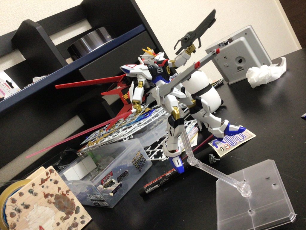 ストライクルージュ（オオトリ装備）みたいなシルエットに…