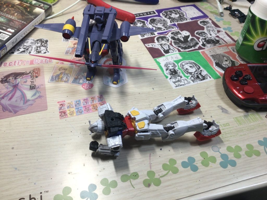 万博ガンダムの応援をしているラゴゥ君