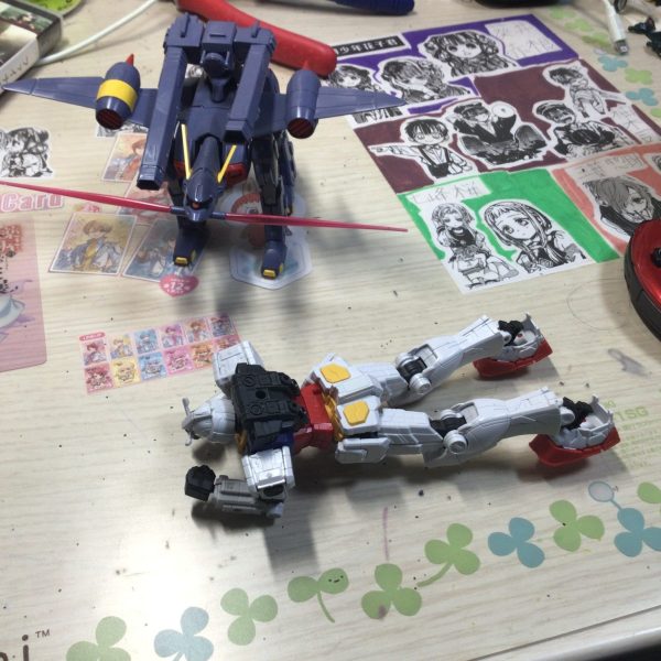 万博ガンダムの応援をしているラゴゥ君
