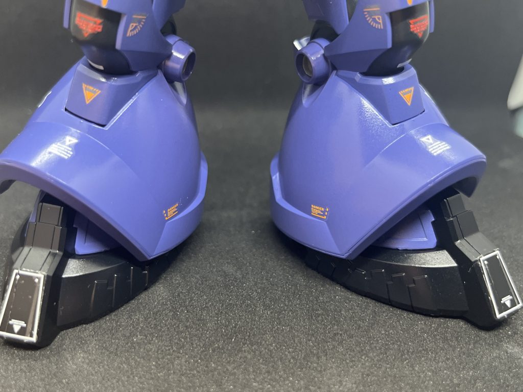 ドムの足はキットのままだと設地がうまくいかなかったので、足首の関節を延長してます。