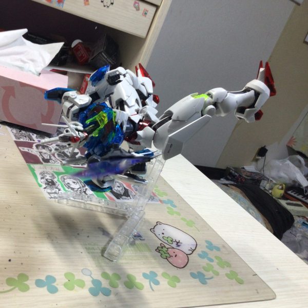 100分の1のエアリアルが宇宙で戦っているふうにしました！