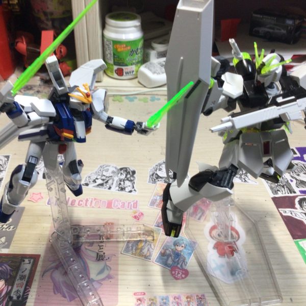 宇宙でガンダムXディバイダーがνガンダムを攻撃しています！