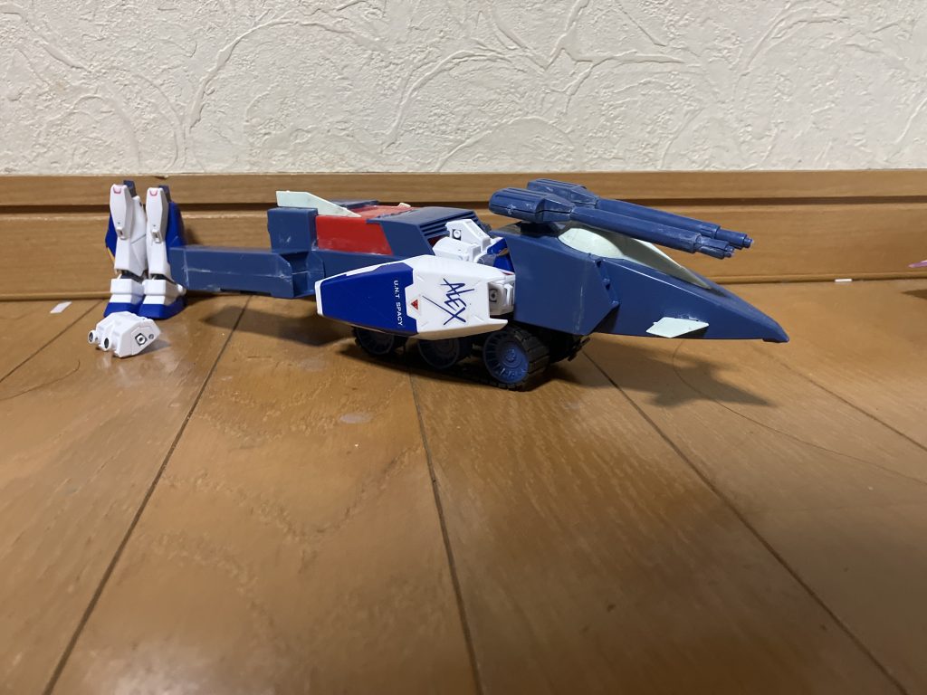 足、バックパックを外してGアーマーに入れます。