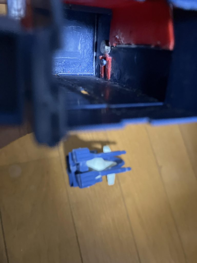 Gアーマーの横のやつを支えるやつが壊れてしまい動画でやっていた磁石固定を真似させていただきました。