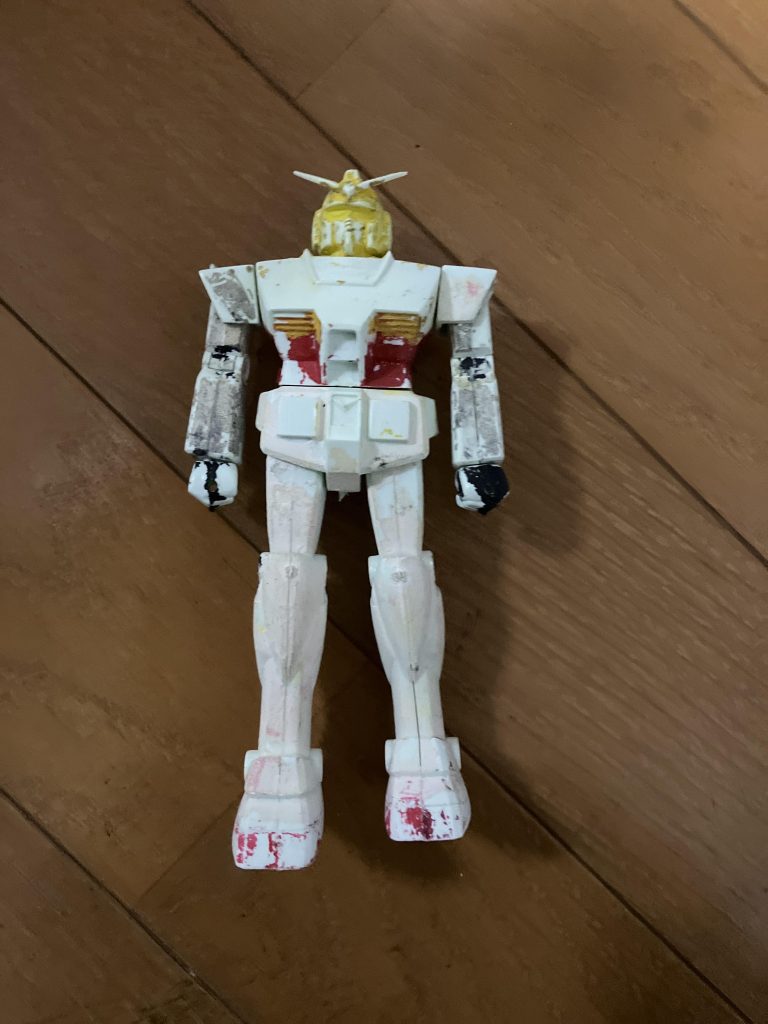 ちなみにGアーマーに付属していたガンダムは昔、自分が制作して色も絵の具で塗っていたので色剥がしをしてもう一度組み立てます