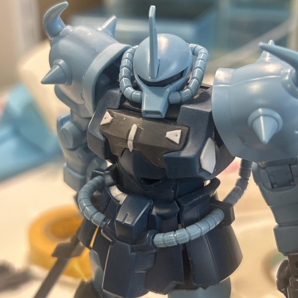 グフカスタムをオリジナルで製作しています！(gandam-hand1)前回製作したバルバトスルプスのあまりパーツがあるのでそれを流用してふくらはぎのスラスターをスクラッチしました。他にも胸部のディテールアップをしています。機能や設定、世界観などフル無視して好きなように改造しています(zaku-kao4)（2枚目）