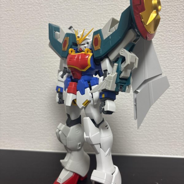 アルトロンて1番かっこいいと思うんです。EW版も洗練されてて好きなんですが、アニメ版がマッシブで好きです。HG1/100とシェンロンEWとのミキシングです。腕は伸びないダミー状態なので、要改善ですね。アンバランスにも感じるんですけどアニメ版って割とこのくらいだったかなとも思います。一つ気になるのは顔ですね、EW版ってWゼロカスタムに顔が寄りすぎなんですよね。顔に関してはキットのサイズが全然違うからどうしようと悩んでます（2枚目）
