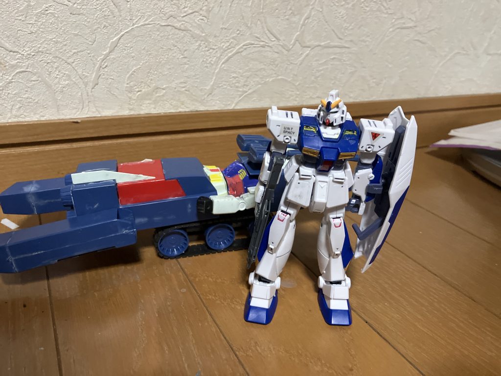 前に投稿したガンダムNT1とGアーマーで再塗装すると宣言したのでガンダムを塗装しました