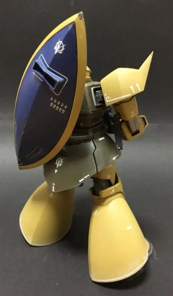 ゲルググ作っててたまに躊躇するのはバックパックないからかもしれません。(なので、ガトーとかジョニーライデンみたいに高機動パックがあるとなんか安心します)