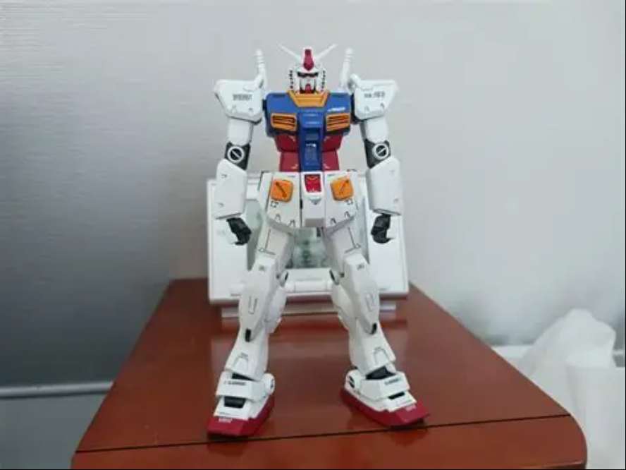 全体的に身長が伸びているので、合わせてビームライフルとシールドも伸ばしました。