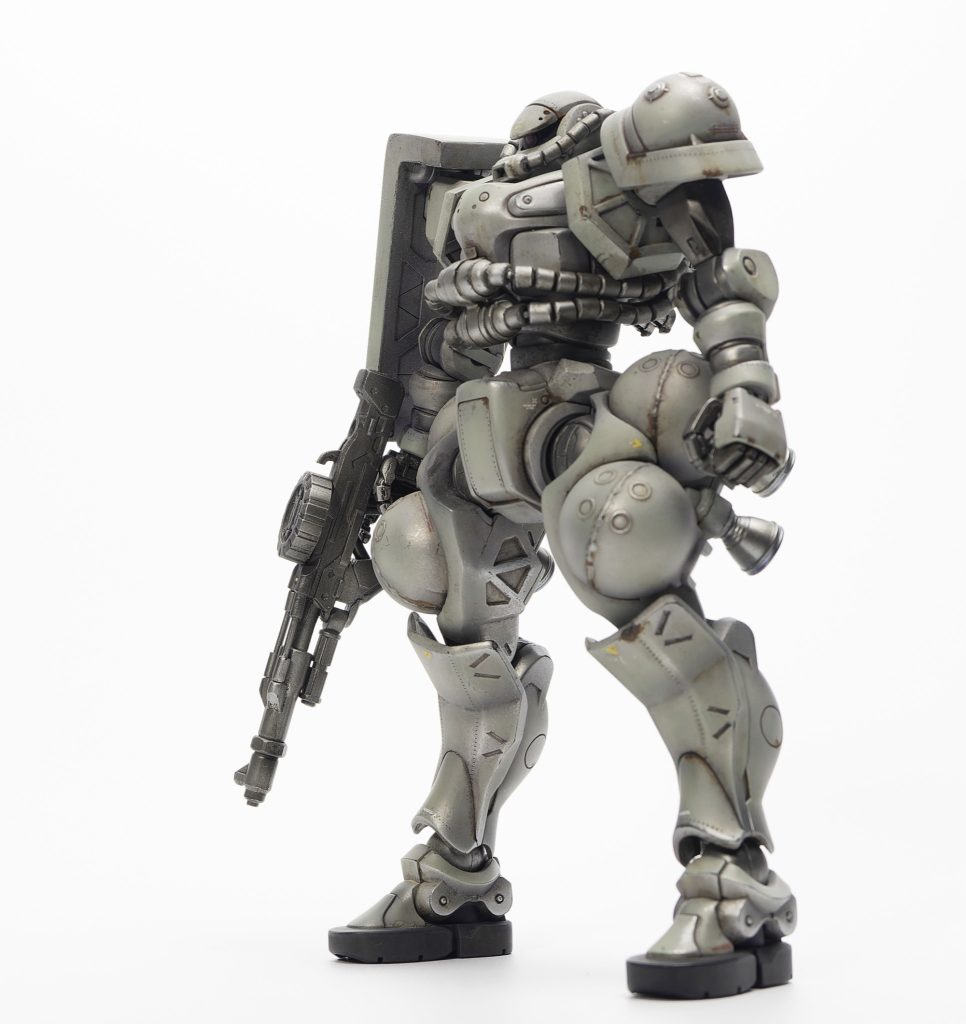 スチームパンクっぽい記号として各所にリベットモールドを追加。太もものタンクガードは余計に感じたのでオミットしました。