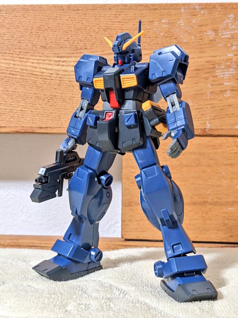 もともとアーリーヘイズルを作るつもりで途中まで作って三年も放置していたが製作宣言が見つかったため予定変更。ジムクゥエルを使わずに作りたかったのでバックパックは3Dプリンタで試作した。