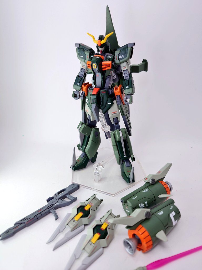 武装一覧ビームライフル、クローシールド×２、ビームサーベル、レールガン、機動兵装ポッド