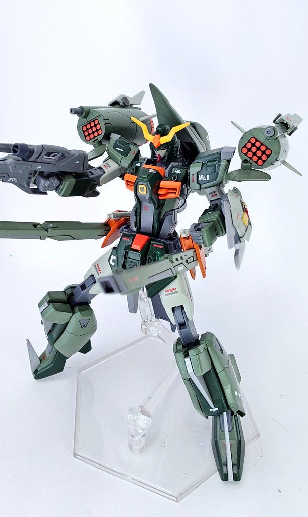 機動兵装ポッドMk-IIカオスの標準装備武装。改良時にバックパックの接続を見直し機体に装備した状態でも使用可能レールガンクスィフィアス・レール砲をナチュラルのパイロットでも扱いやすい様改良した物。外見はフリーダムと同様