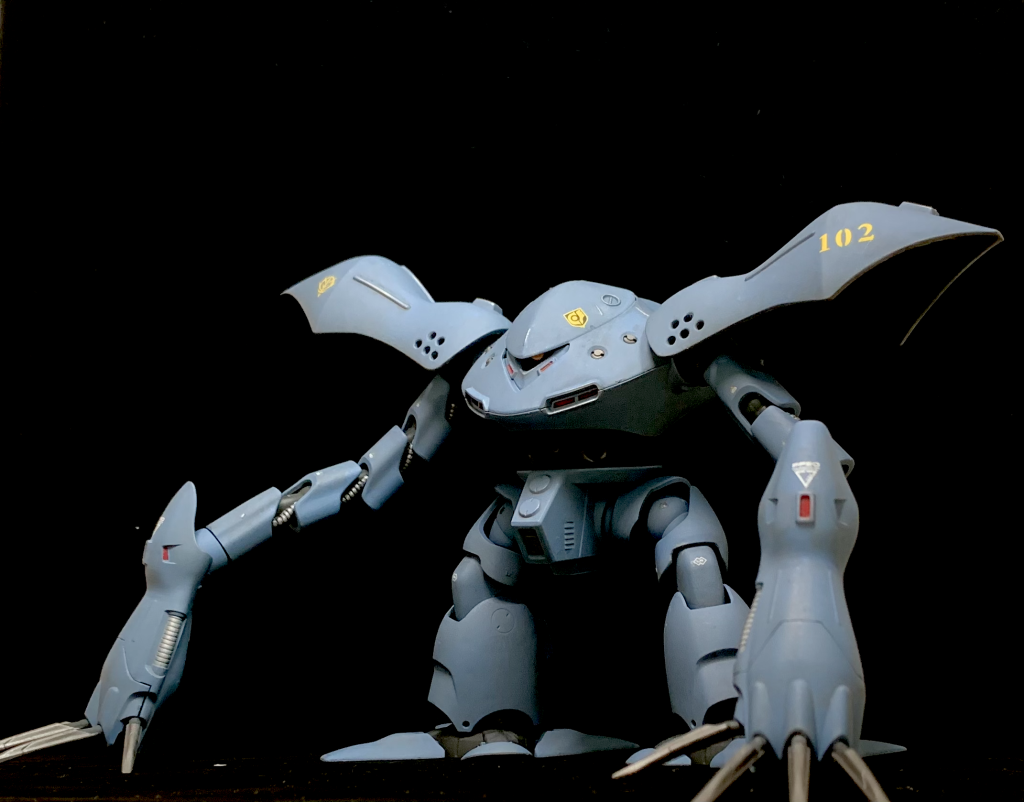 基地上陸的な。モノアイが動くと表情が出ますね。