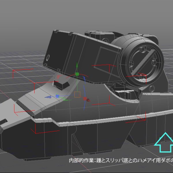 細かすぎて伝わらない…かも知れない。見えない改良1:踵とスリッパ底の篏合部を強固な物に修正。細部に詰込み過ぎによるハメアイ無視ポロリの原因削減。(元々、踵部に設置されていたアンクルアーマー取付基礎のボールジョイントを取り外し、アーマーはくるぶしに直接取り付ける構造に変更。抜いたボールジョイント凹部には新規作成の踵二次装甲(ボール凸部付)を捏造して取り付けています。外から見て設計画通りの形状にする為。)見えない改良2:ニーパッド装甲の取り付きも暫定だったのでダボの強化とパーツ剛性を上げました。見え辛い改良:パワードジム作成経験にてデザイン再考の機会を得て、ジムとは一線を画すスペシャリティ仕様(本来の規格外品)としてボリューム増量の上で、スムーズな微細可動部の再構成中です。これは次作準備にも関係するかも？知れないので…。フクラハギには、元々内部二次装甲も作ってあります。当初は系列機種のデザイン統一を重視し、プレーンな外形(ジム寄り)で造形確立する事を重視していました。そんな中でもガンダム版は外装を開閉可動(ランダムスレート/センチネル画稿や初期ver.ka画稿の情景画内では展開状態が描かれています)にしていたのですが、極限過ぎて剛性上の不安があり、未公開としていました。今回納得が行ったらUP予定…(^^;)違和感がない程度の増量がポイント。細マッチョはバランス命。このレッグラインがVer.Kaの最大の魅力と言っても過言ではないと判りつつ、ジム愛故に主役の映えは一旦保留しておりました(長男の悲哀…)すまんな…(^^;)。そんな思い込みによる製作も妄想も続く…。…興味あります？…今回は無理しなくていいですよ？(笑)（3枚目）