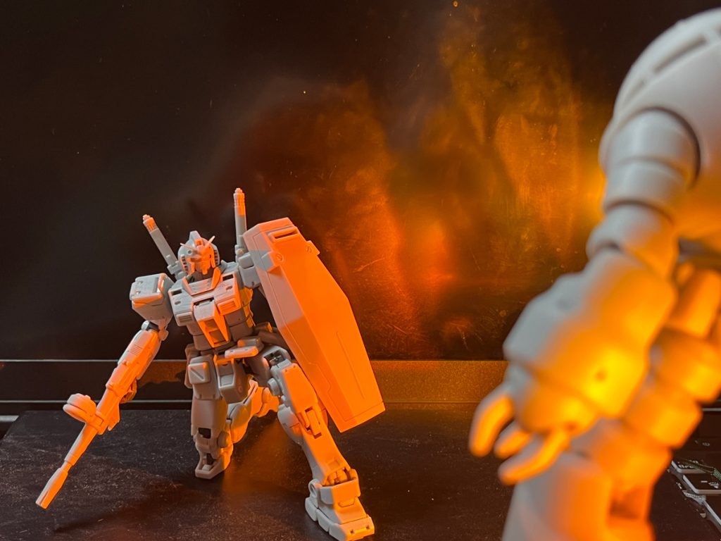 作品名：●良品…補足。<p>個人的ツボにてご容赦を…。 百均グッズ(ダイソー)の暖色サンセット系ライトにつき、本日通院の帰りにもう一つゲット。これで前回製作品投稿写真・宿敵の再開シーンのズゴック側ライティング足らずがカバーできます(^^♪。足らずで [&hellip;]</p>
