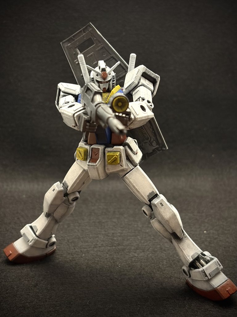RX-78-2ガンダム 〜色違いプラバンとレッドチップを添えて–3枚目/制作者：とうと｜かけだし食卓モデラー＠スポンジ塗装