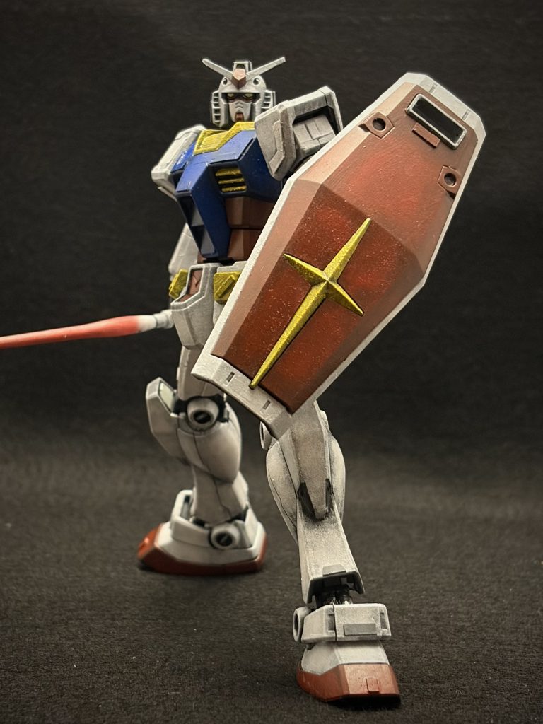 RX-78-2ガンダム 〜色違いプラバンとレッドチップを添えて–5枚目/制作者：とうと｜かけだし食卓モデラー＠スポンジ塗装