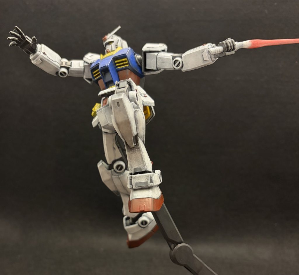 RX-78-2ガンダム 〜色違いプラバンとレッドチップを添えて–6枚目/制作者：とうと｜かけだし食卓モデラー＠スポンジ塗装