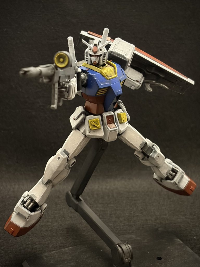RX-78-2ガンダム 〜色違いプラバンとレッドチップを添えて–4枚目/制作者：とうと｜かけだし食卓モデラー＠スポンジ塗装