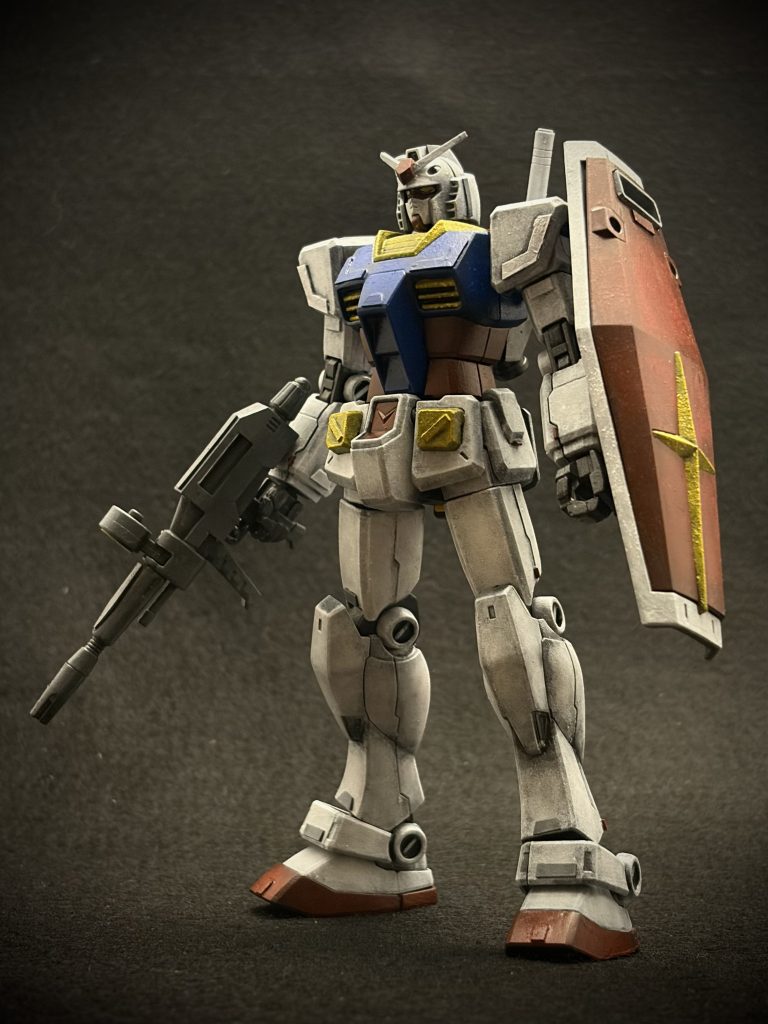 RX-78-2ガンダム 〜色違いプラバンとレッドチップを添えて–2枚目/制作者：とうと｜かけだし食卓モデラー＠スポンジ塗装