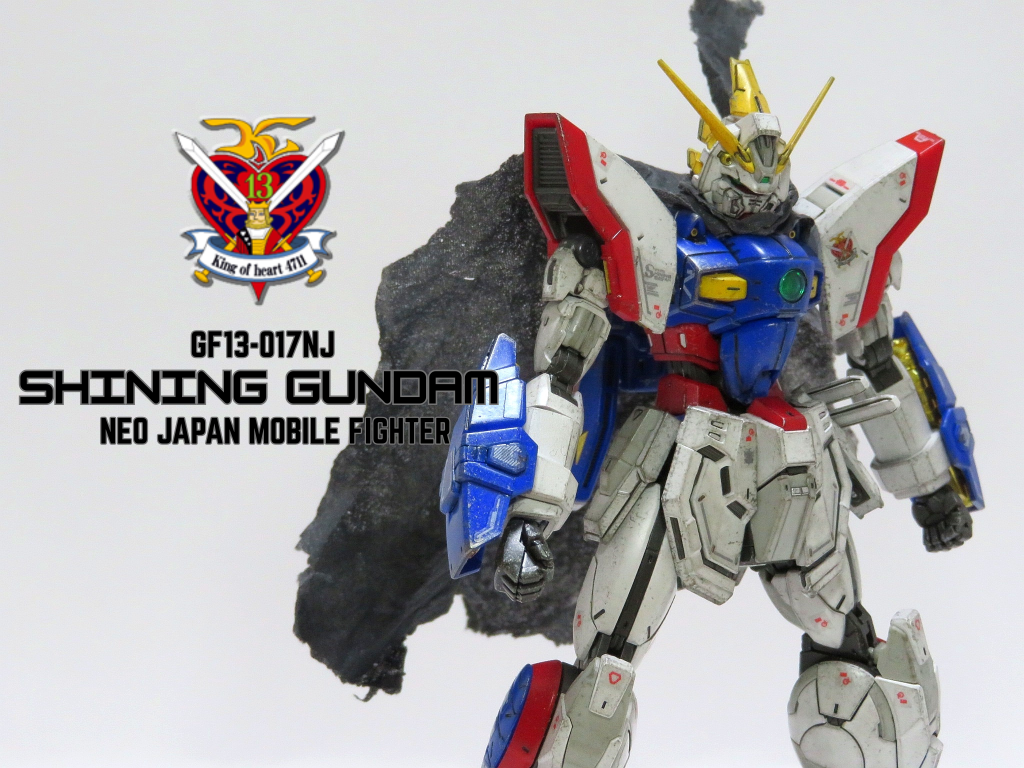 このキットを作るにあたり、マントの製作にチャレンジしてみました。こちらが今回製作したマントとマフラーになります。