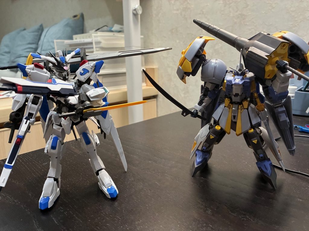 二体目はキマリスヴィダールとギャンシュトロームをベースにしたミキシングで、実は前キマリスヴィダールとRギャギャをミキシングした機体の改修版。第二个是上述以锡蒙里维达尔和SEED Freedom强人为基础的混搭。其实是之前锡蒙里维达尔和R贾贾的混搭的修改。