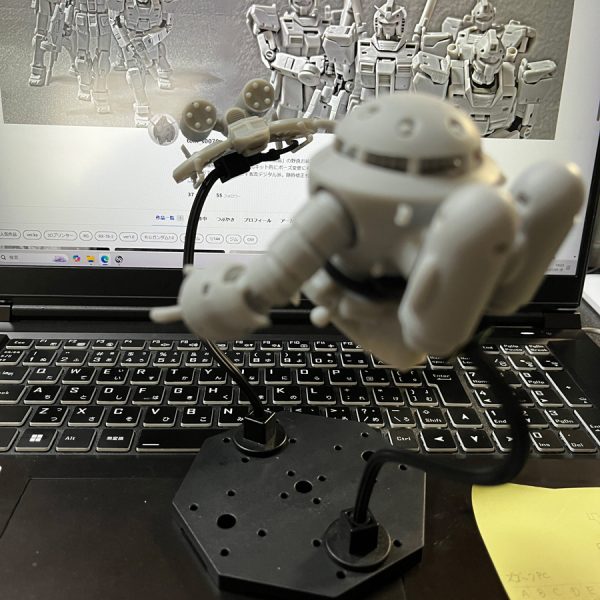 ウ：ジオンめっ！ジャブローから出ていけっ！A：ウッディー大尉！無理ですっ！！S：冗談ではないっ！ってことで、主菜に沿える添え物の方が早く上がりそうで…1/144ファンファン、MSとの対比はこんなもんみたい。意外とデカい。気を抜いたサポート設定の為に両上部方向舵の下部が溶けているのはご愛敬…(ーー;)…(ノД`)・゜・。今年も、もしよろしければ…お付き合いを♥（3枚目）