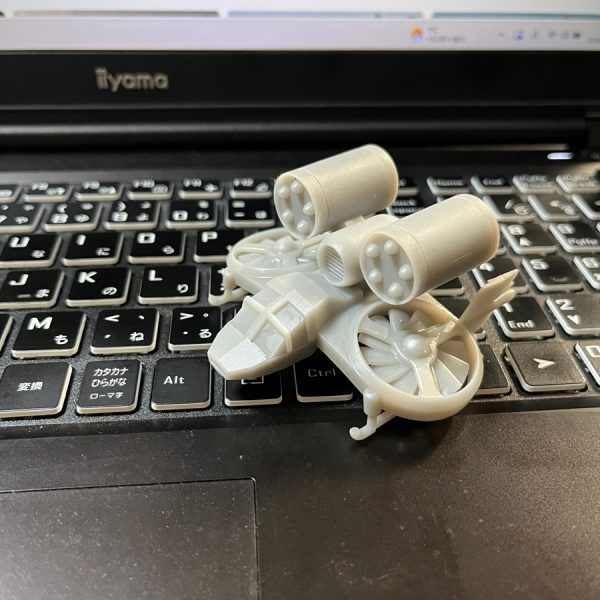 ウ：ジオンめっ！ジャブローから出ていけっ！A：ウッディー大尉！無理ですっ！！S：冗談ではないっ！ってことで、主菜に沿える添え物の方が早く上がりそうで…1/144ファンファン、MSとの対比はこんなもんみたい。意外とデカい。気を抜いたサポート設定の為に両上部方向舵の下部が溶けているのはご愛敬…(ーー;)…(ノД`)・゜・。今年も、もしよろしければ…お付き合いを♥（6枚目）