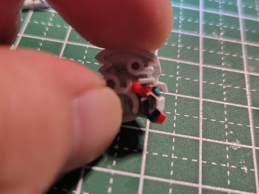 顔はなんやかんややって1ミリ下げて