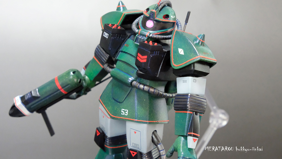 付属の赤ラインデカールだけではボックスアートと比べるとかなり足りなかったので、赤ラインデカールを追加しております。