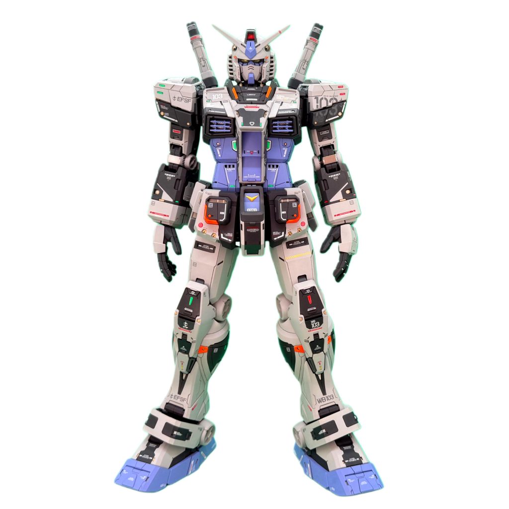 オリジナルのカラーリングで、濃いグレーを多めに配色しています。まずは正面からのショット