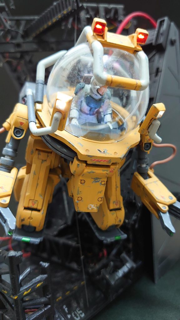 トロハチ本体には、ランプ部、バーニア部、コックピット（モニター）部にLEDを組み込みました。