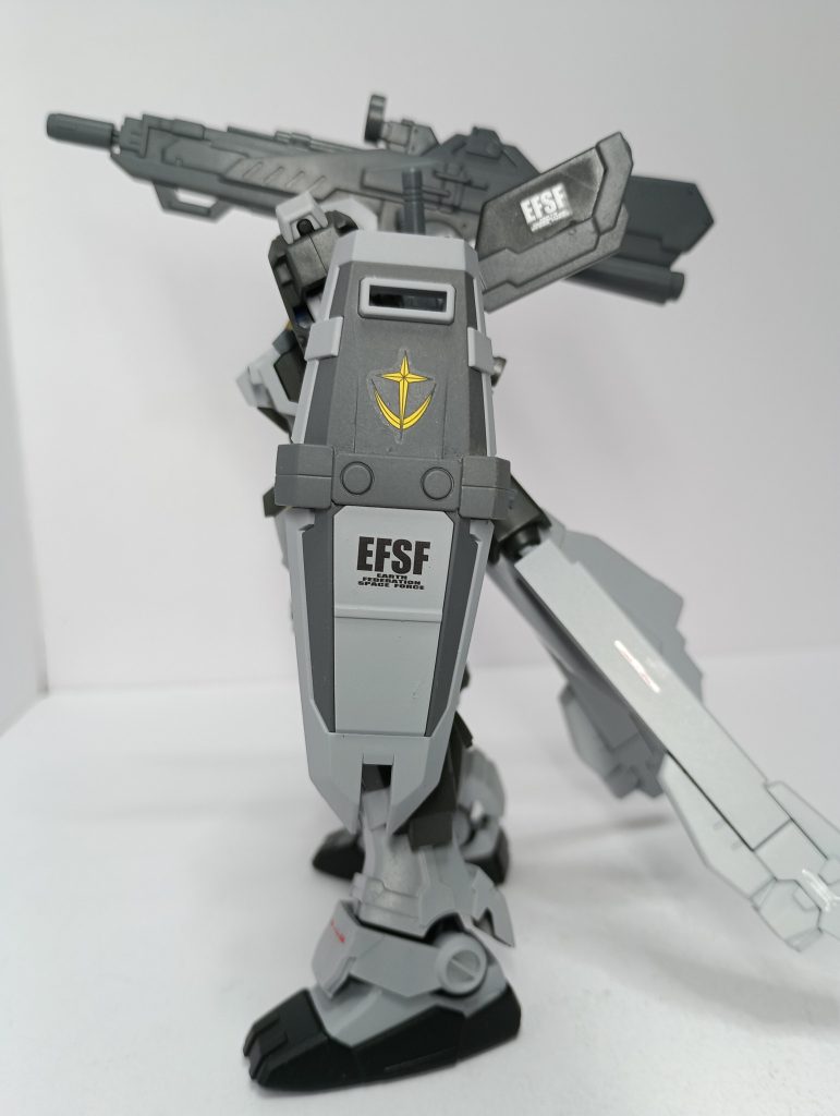 盾に付いてた十字部分は、正直趣味でないのでエポパで埋めました。