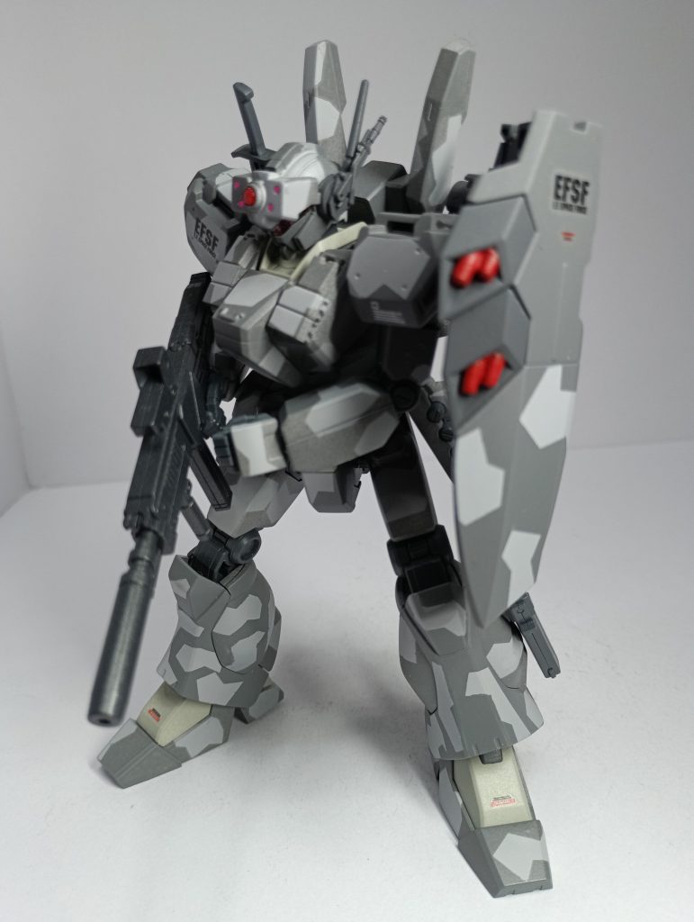 頭部も戦車プラモのパーツを付けて、ディテールアップしてます。