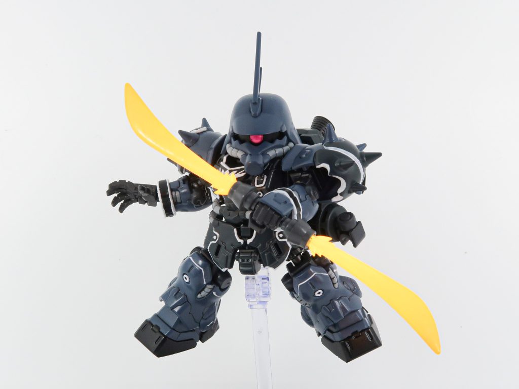 ビームナギナタはアンサンブルのものを流用。刃は蛍光オレンジで塗装しています。